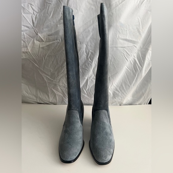 90s Vintage Women’s Gray Suede Knee-High Boots – Size 7, 2” Heel - Picture 3 of 6
